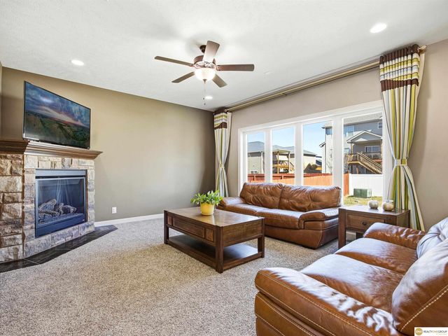 9530 S 72nd Street, Lincoln, NE 68516