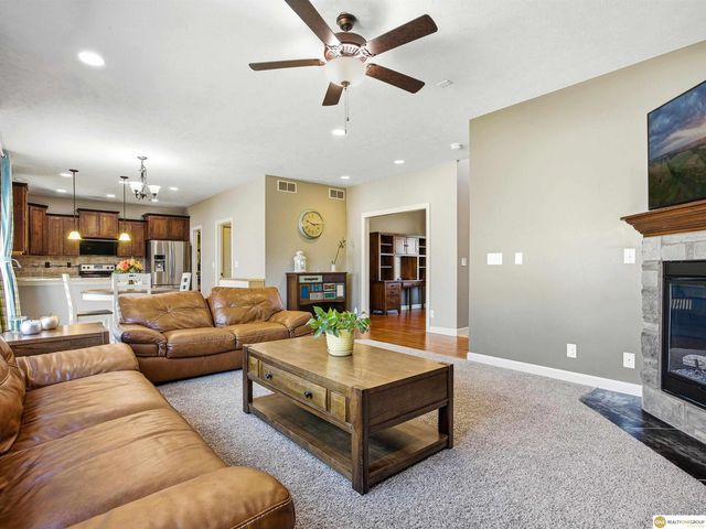 9530 S 72nd Street, Lincoln, NE 68516