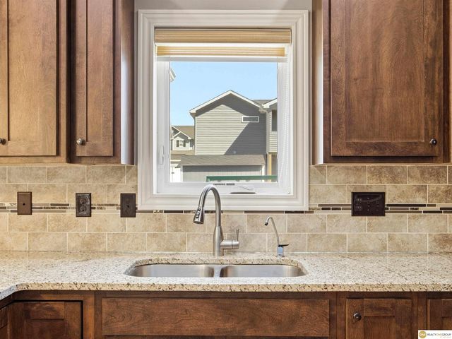 9530 S 72nd Street, Lincoln, NE 68516