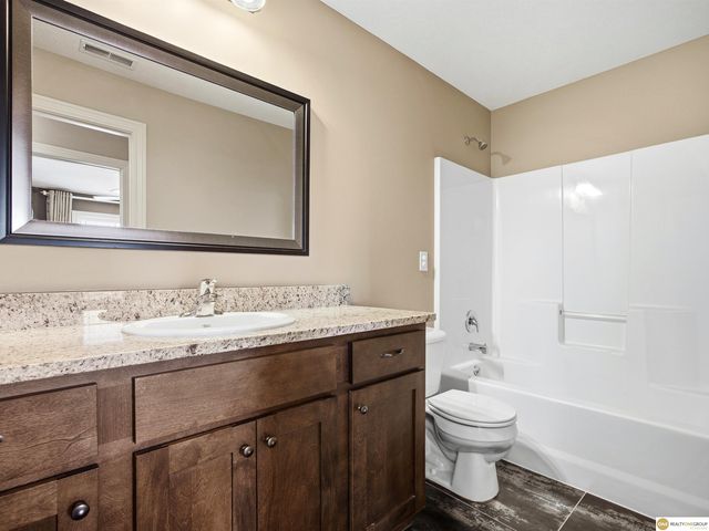 9530 S 72nd Street, Lincoln, NE 68516