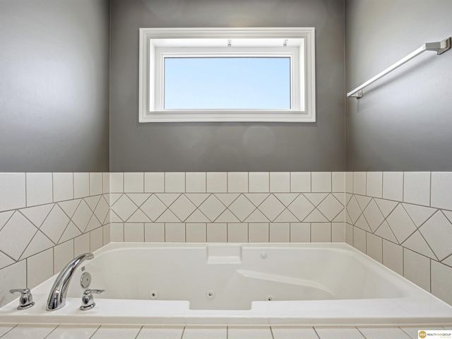 9530 S 72nd Street, Lincoln, NE 68516