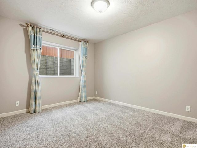 9530 S 72nd Street, Lincoln, NE 68516