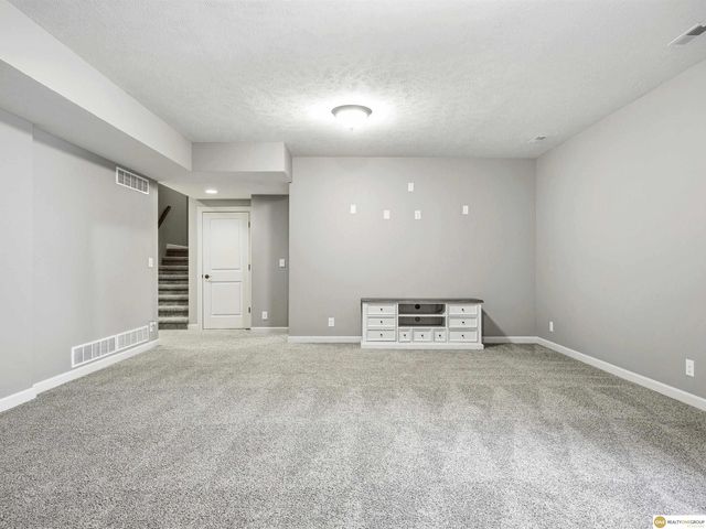 9530 S 72nd Street, Lincoln, NE 68516