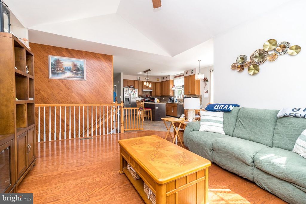 1315 CREEKSIDE LN, Quakertown, PA 18951 — photo 2