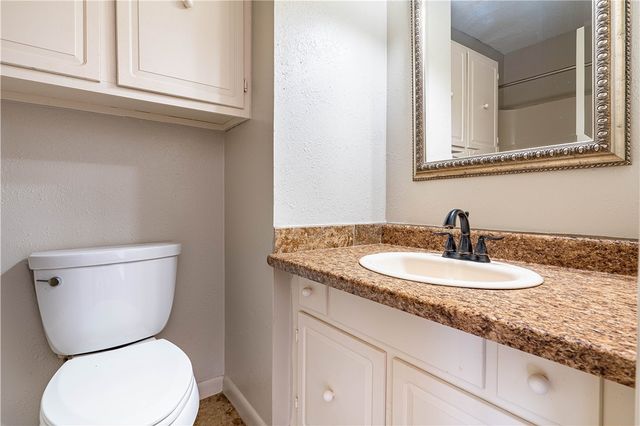 8 Lake Shore Dr, Corpus Christi, TX 78413