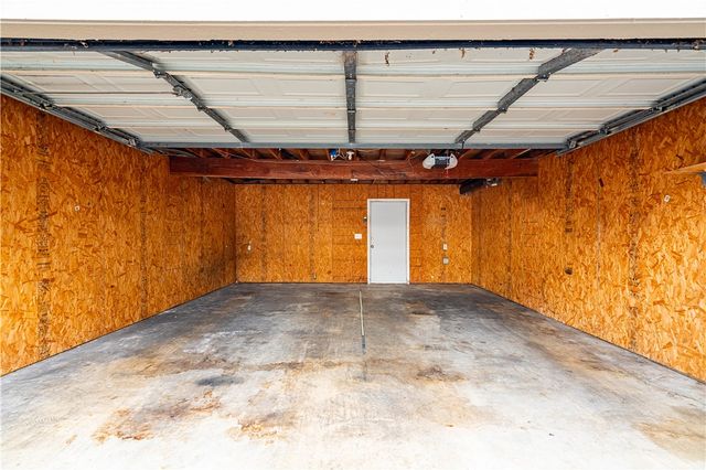 8 Lake Shore Dr, Corpus Christi, TX 78413