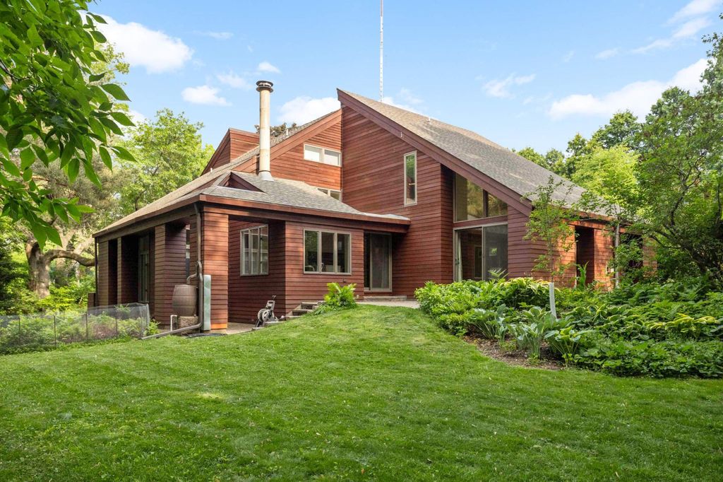 1955 Hythe Street, Roseville, MN 55113