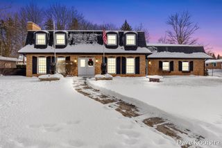 907 N Glenwood Drive, Hastings, MI 49058