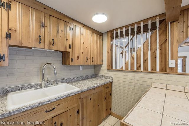 31 Heights Road, Lake Orion, MI 48362