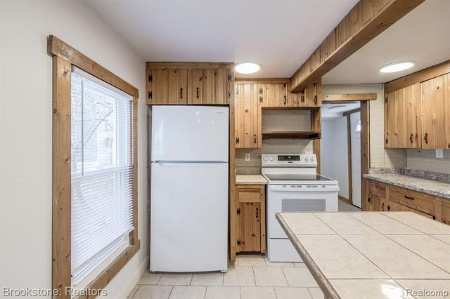 31 Heights Road, Lake Orion, MI 48362