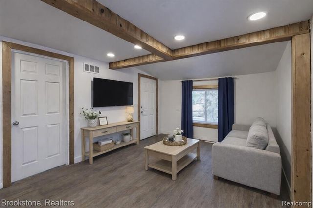 31 Heights Road, Lake Orion, MI 48362