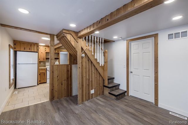 31 Heights Road, Lake Orion, MI 48362