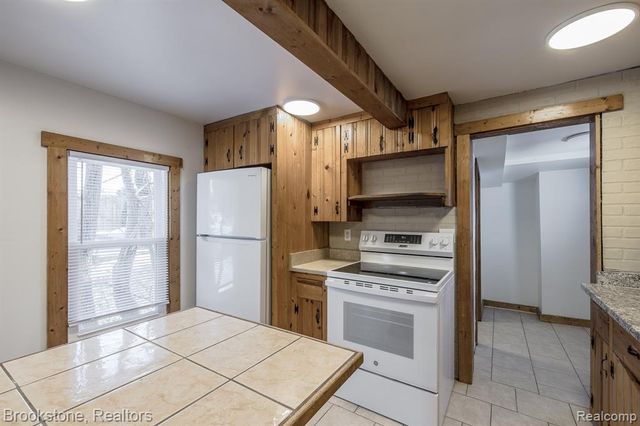 31 Heights Road, Lake Orion, MI 48362