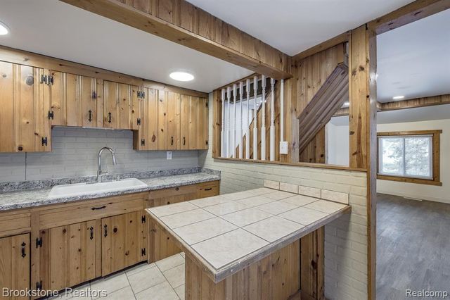 31 Heights Road, Lake Orion, MI 48362