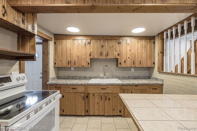 31 Heights Road, Lake Orion, MI 48362