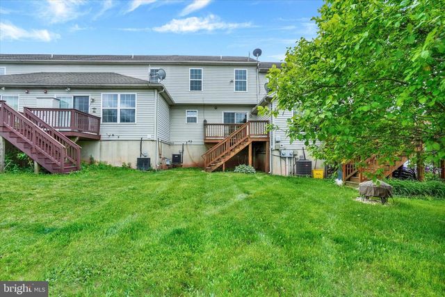 655 FISHER DR, York, PA 17404
