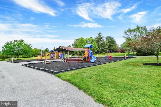 655 FISHER DR, York, PA 17404