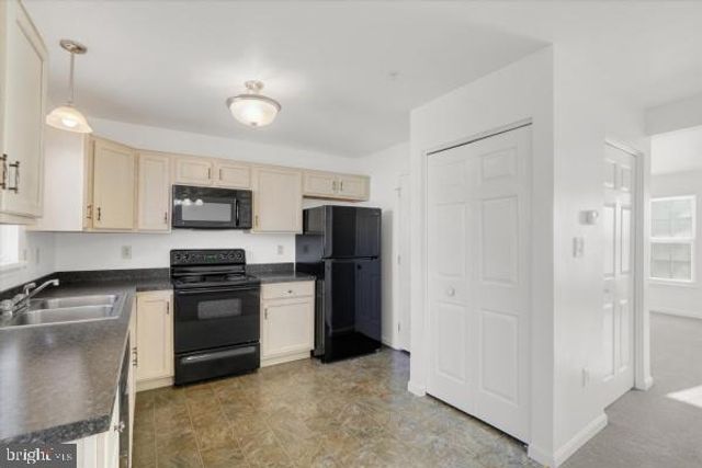 655 FISHER DR, York, PA 17404