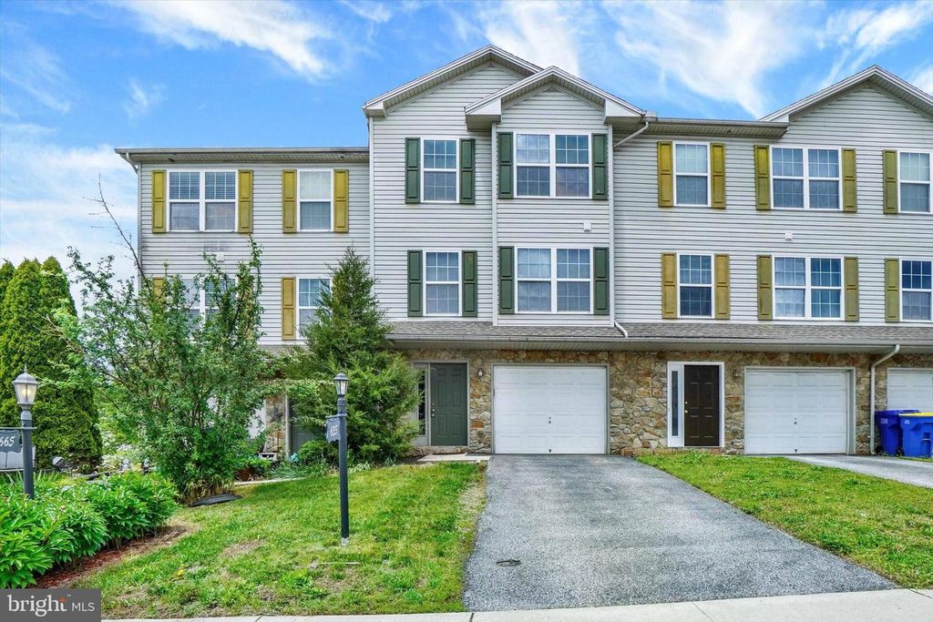 655 FISHER DR, York, PA 17404