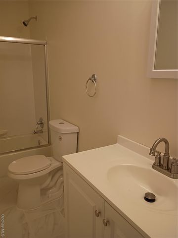 87 Hill Court 87, Calverton, NY 11933