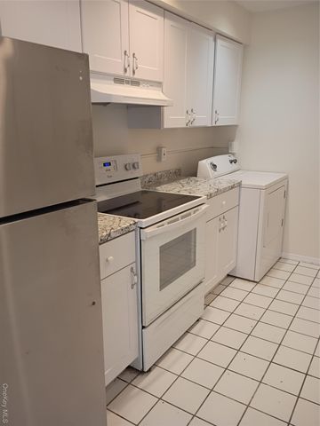 87 Hill Court 87, Calverton, NY 11933