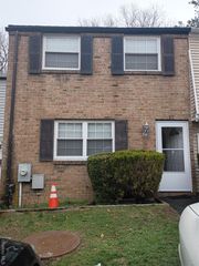87 Hill Court 87, Calverton, NY 11933