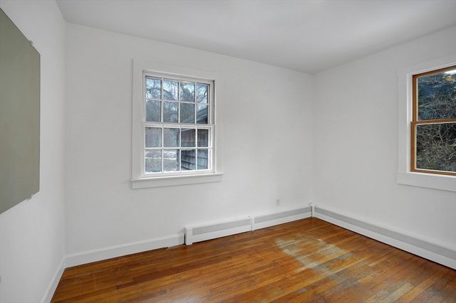 22 Oklahoma Ave, Tisbury, MA 02568