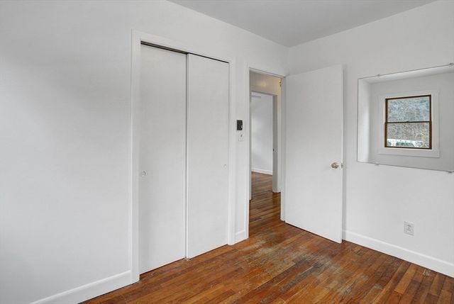 22 Oklahoma Ave, Tisbury, MA 02568