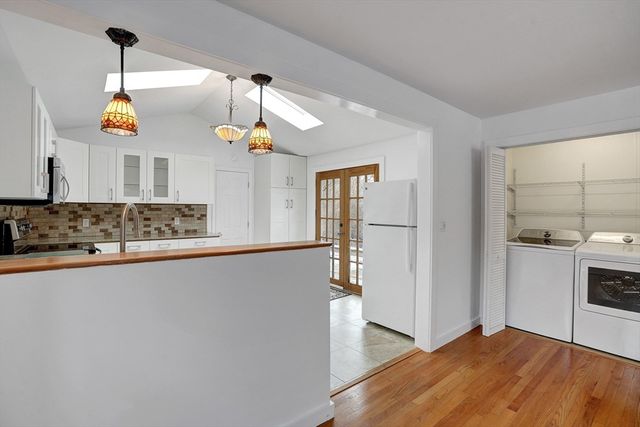 22 Oklahoma Ave, Tisbury, MA 02568