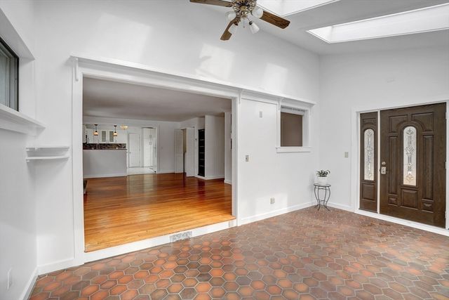 22 Oklahoma Ave, Tisbury, MA 02568