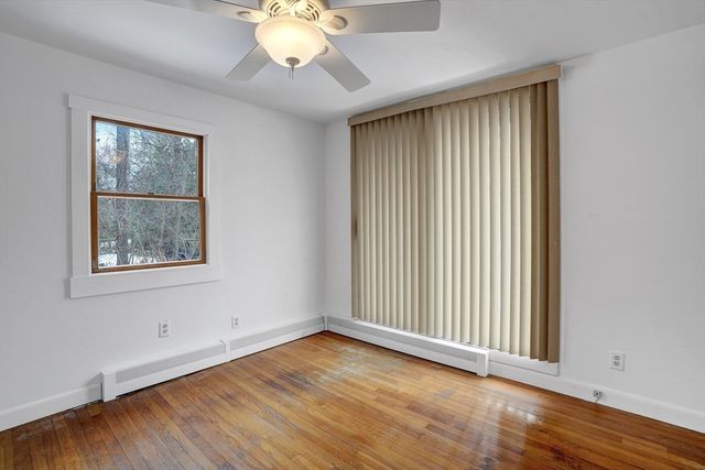 22 Oklahoma Ave, Tisbury, MA 02568