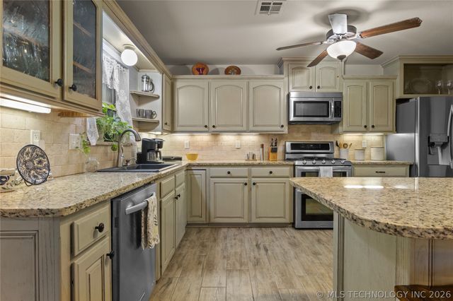 52 Ash Court, Eufaula, OK 74432