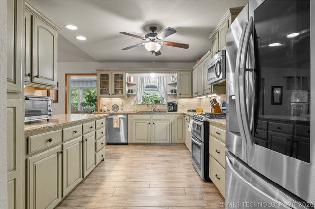52 Ash Court, Eufaula, OK 74432