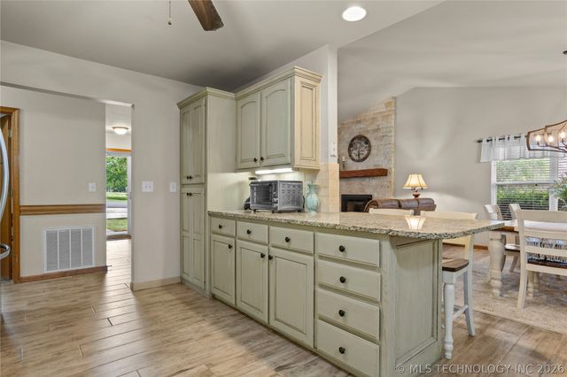 52 Ash Court, Eufaula, OK 74432
