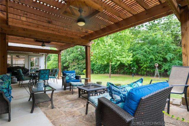 52 Ash Court, Eufaula, OK 74432