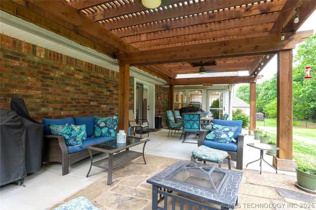 52 Ash Court, Eufaula, OK 74432