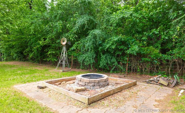 52 Ash Court, Eufaula, OK 74432