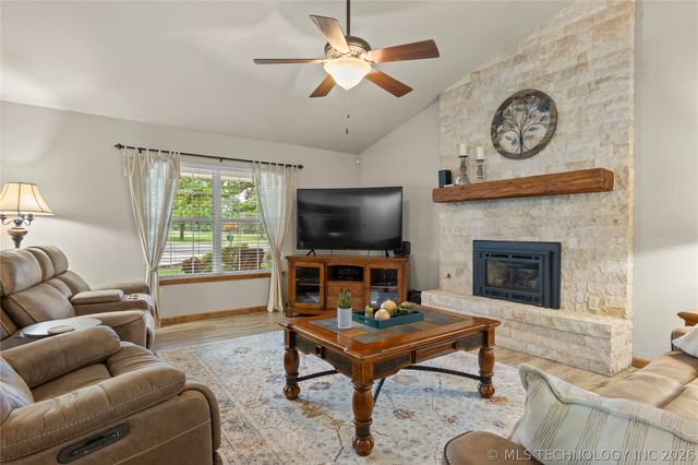 52 Ash Court, Eufaula, OK 74432