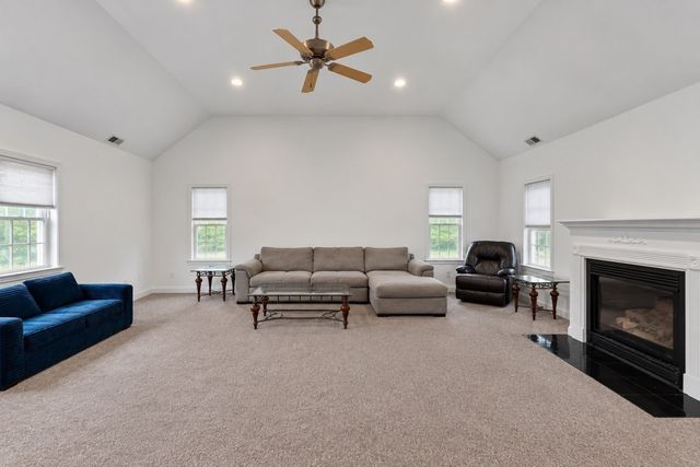 352 Grafton St, Shrewsbury, MA 01545