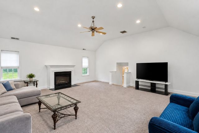 352 Grafton St, Shrewsbury, MA 01545
