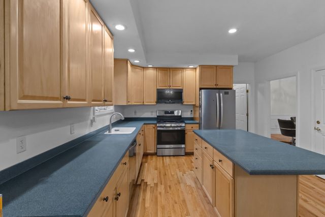 352 Grafton St, Shrewsbury, MA 01545