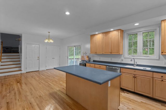 352 Grafton St, Shrewsbury, MA 01545