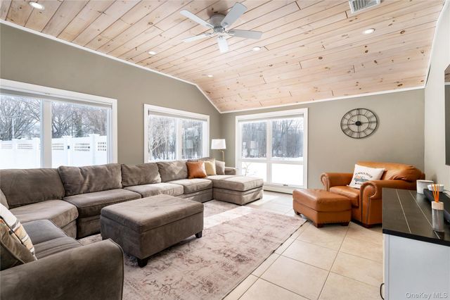 735 Reeve Avenue, Mattituck, NY 11952