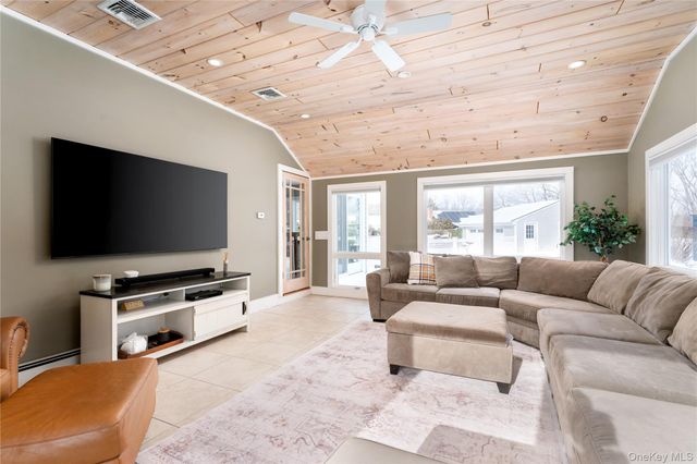 735 Reeve Avenue, Mattituck, NY 11952