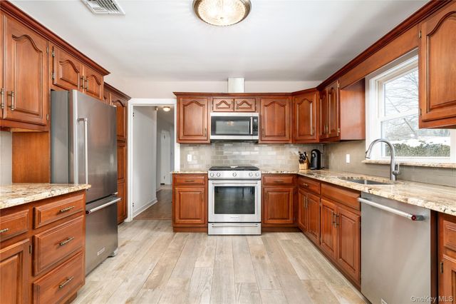 735 Reeve Avenue, Mattituck, NY 11952