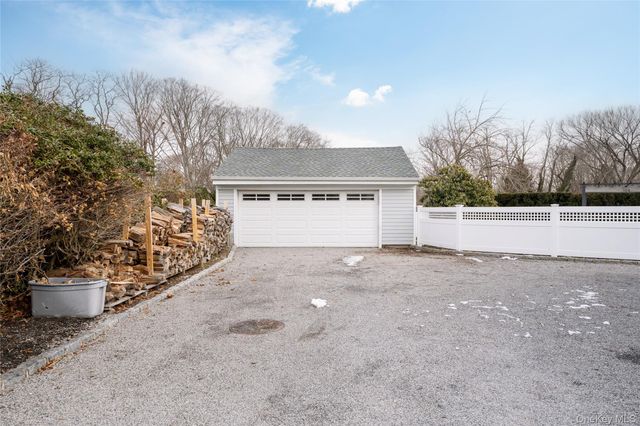 735 Reeve Avenue, Mattituck, NY 11952