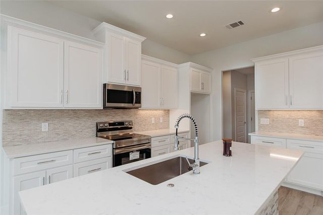 127 Loon DR, Bastrop, TX 78602