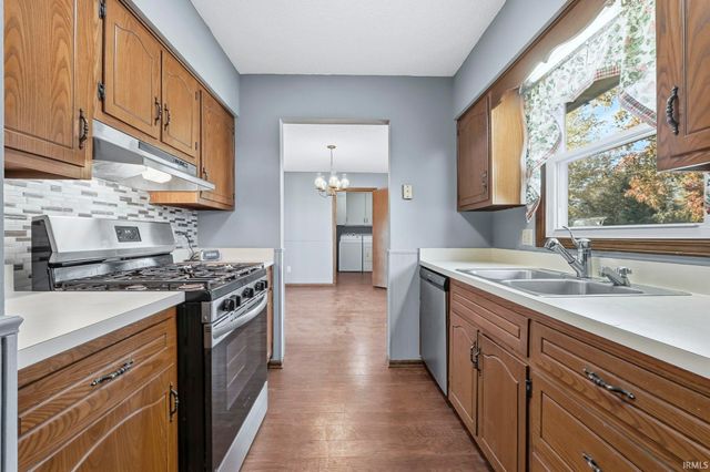 8513 Maple Bluff Court, New Haven, IN 46774