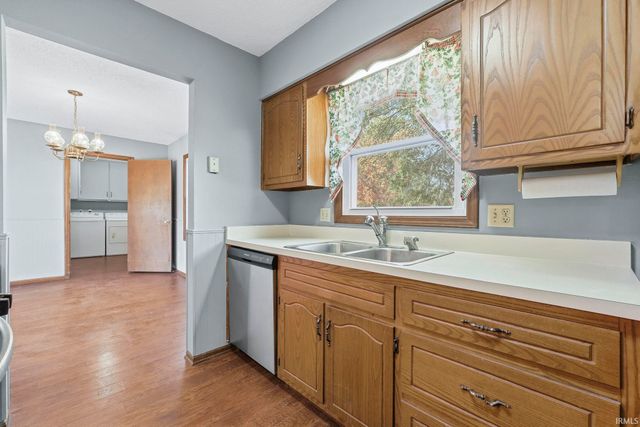 8513 Maple Bluff Court, New Haven, IN 46774