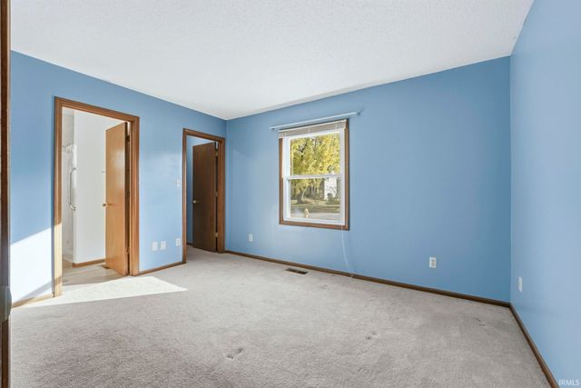 8513 Maple Bluff Court, New Haven, IN 46774